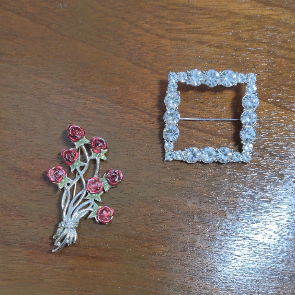 Glittery Floral Brooch Set with Crystal Accents